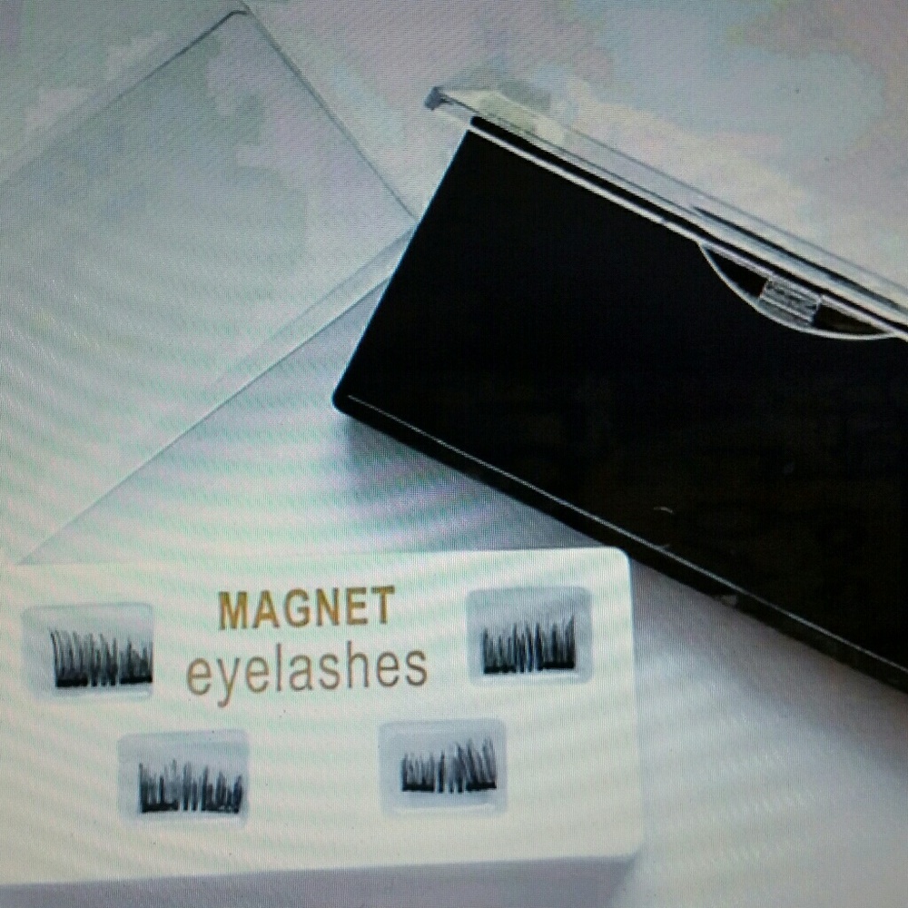 *NWOT Magnetic False Eyelashes